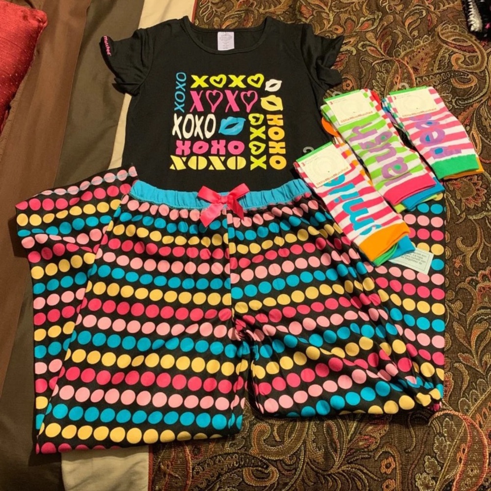 New Bundle of Pajama Set and 3 packs (6) of socks.